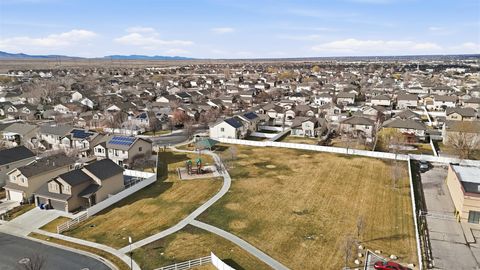 Tiny photo for 928 CHATHAM DR, North Salt Lake, UT 84054 (MLS # 2139574)