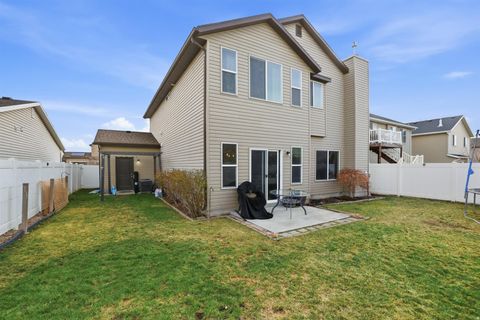 Tiny photo for 928 CHATHAM DR, North Salt Lake, UT 84054 (MLS # 2139574)