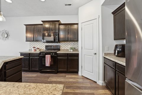 Tiny photo for 928 CHATHAM DR, North Salt Lake, UT 84054 (MLS # 2139574)