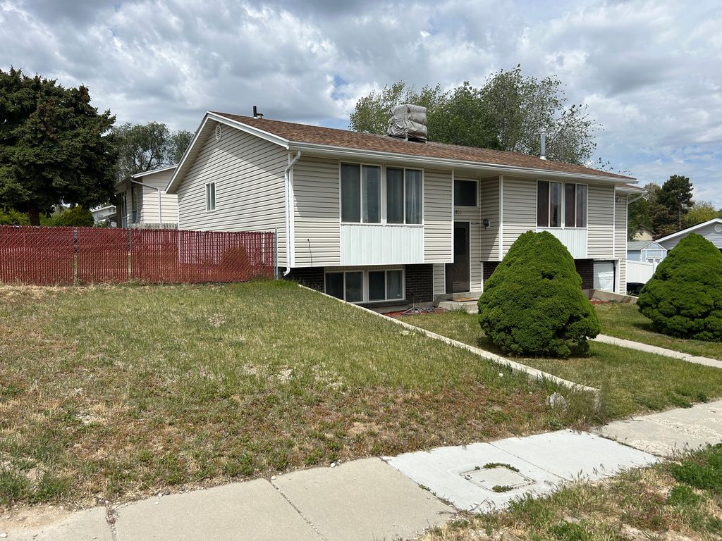 Photo of 6088 S HAZELHURST DR W, Taylorsville, UT 84129 (MLS # 2157377)