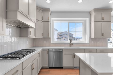 Tiny photo for 573 N SWEET CORN LN, Lindon, UT 84042 (MLS # 2138203)