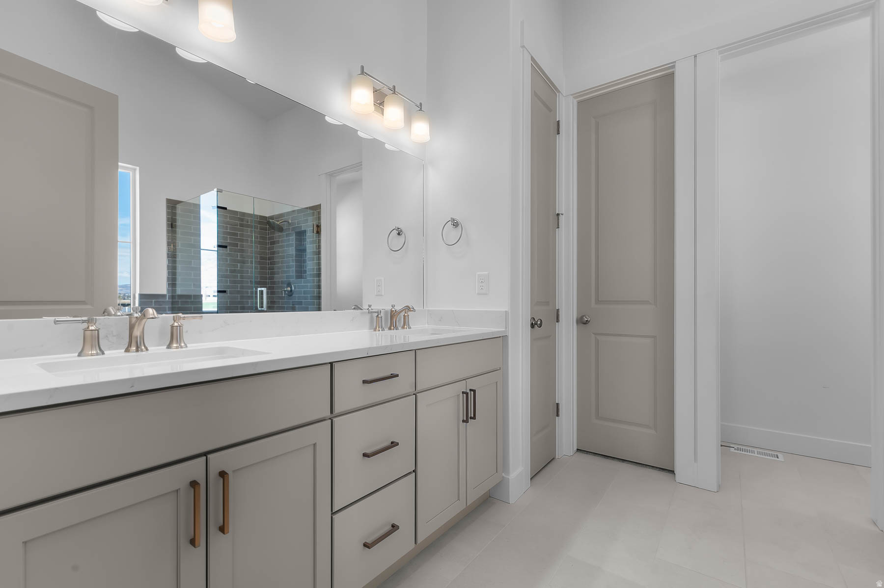 ANDERSON FARM EST 914 - Residential