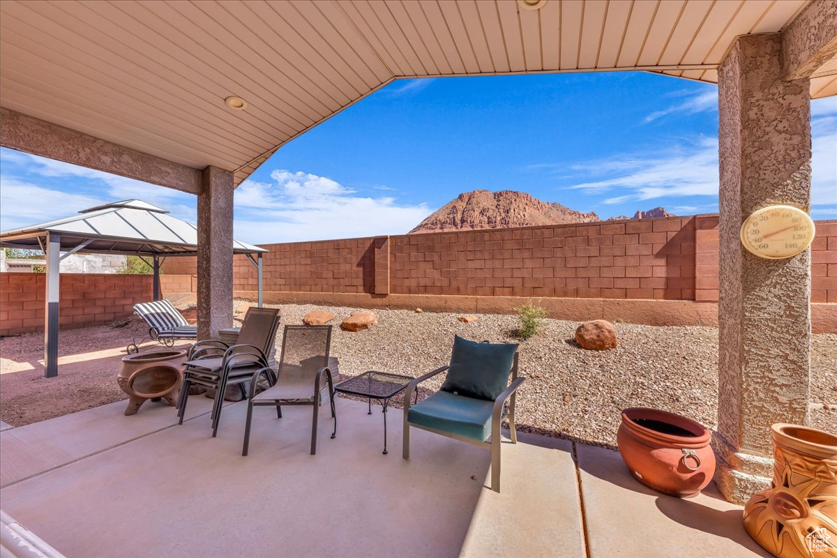 WINDOW ROCK 1 - Residential