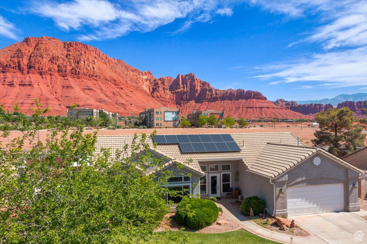 WINDOW ROCK 1 - Residential