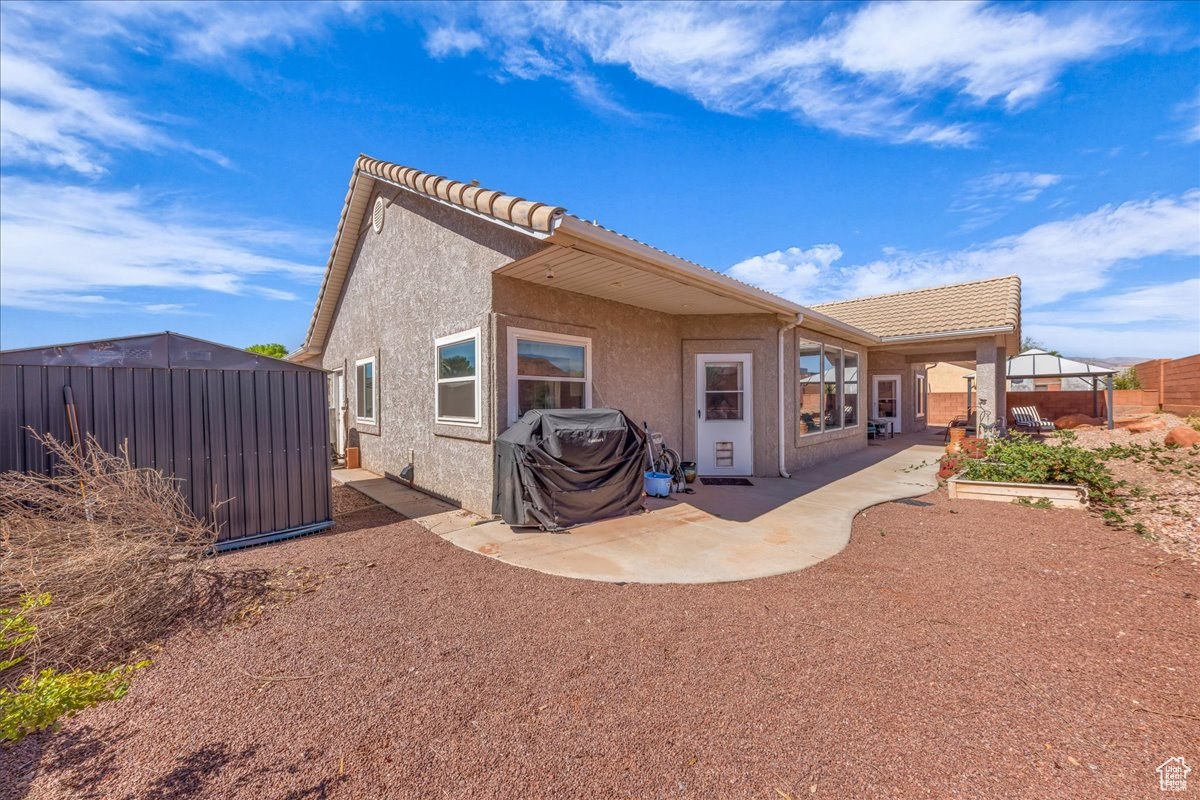 WINDOW ROCK 1 - Residential