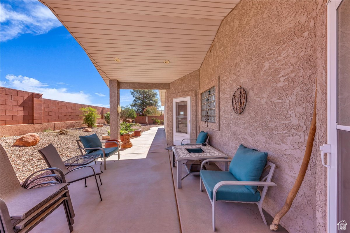 WINDOW ROCK 1 - Residential