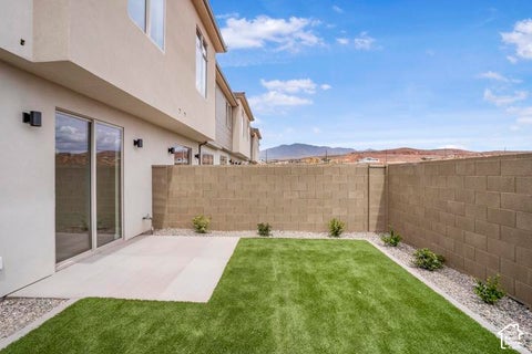 Tiny photo for 963 N MANEN ST, Washington, UT 84780 (MLS # 2188047)