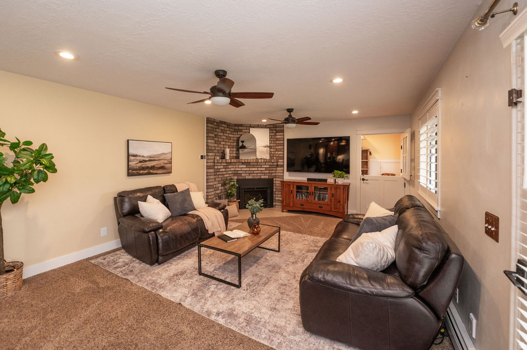 MOUNTAIN VIEW EST - Residential