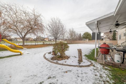 Tiny photo for 904 W 2300 S, Syracuse, UT 84075 (MLS # 2125473)