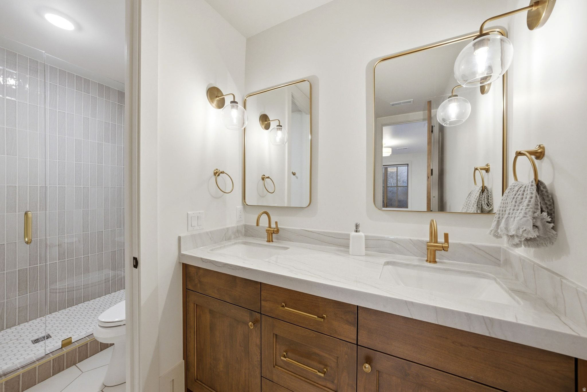 RED LEDGES - Residential