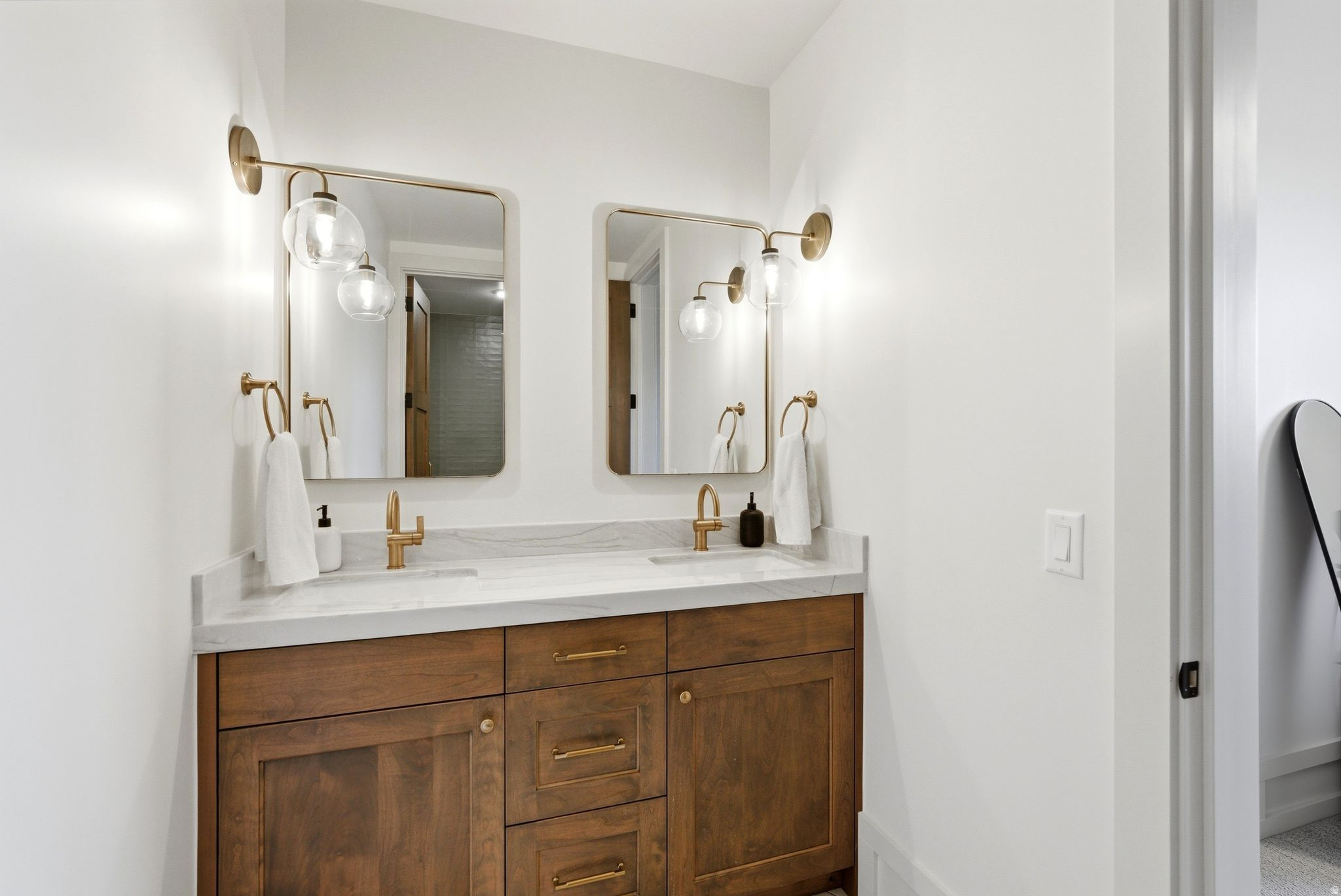 RED LEDGES - Residential