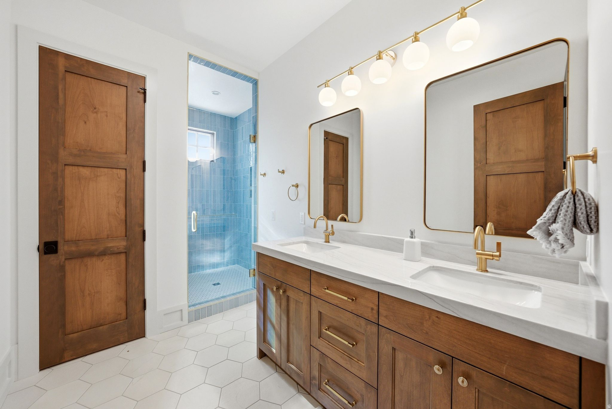 RED LEDGES - Residential