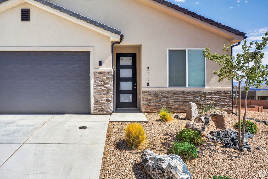 Photo of 2118 W 380 S, Hurricane, UT 84737 (MLS # 2115570)