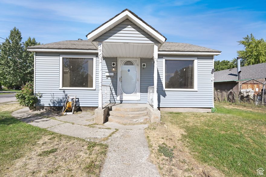 Charming 2 bedroom 1 bathroom home situated on a corner lot. This home has a lot of potential! Home is being sold AS IS. Square footage figures are provided as a courtesy estimate only and were obtained from county records.  Buyer is advised to obtain an independent measurement.
