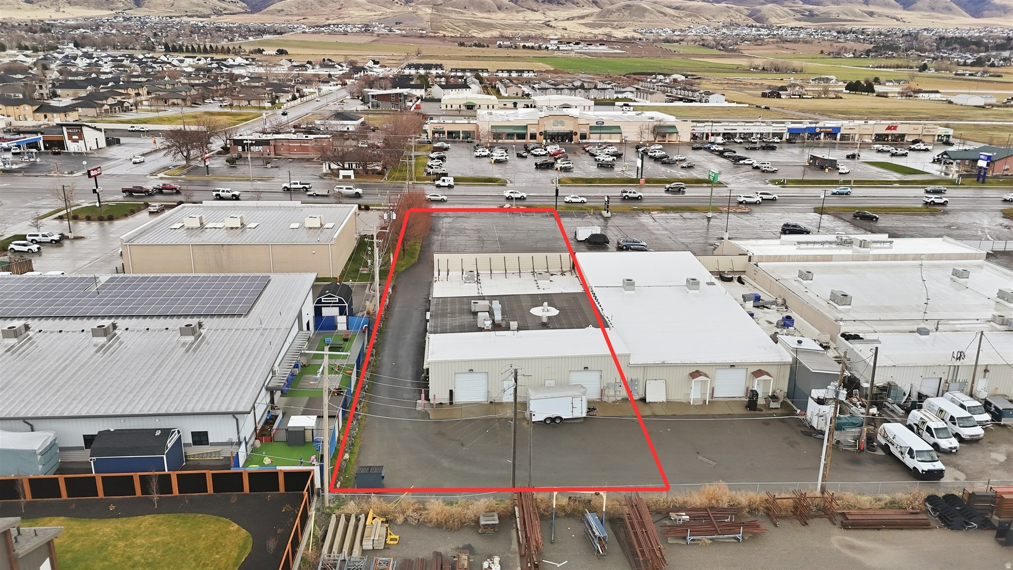 Main image without alt text