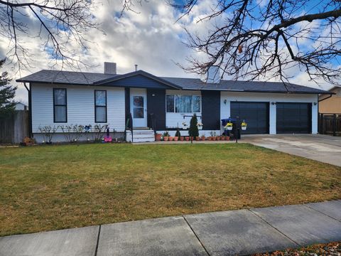 Tiny photo for 3759 W ETTENMORE CIR S, Taylorsville, UT 84129 (MLS # 2128152)