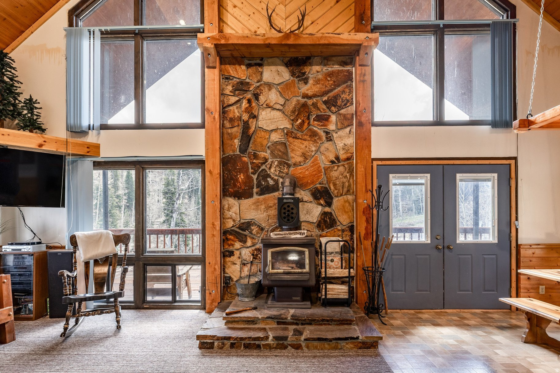 PINE MEADOW RANCH - Residential
