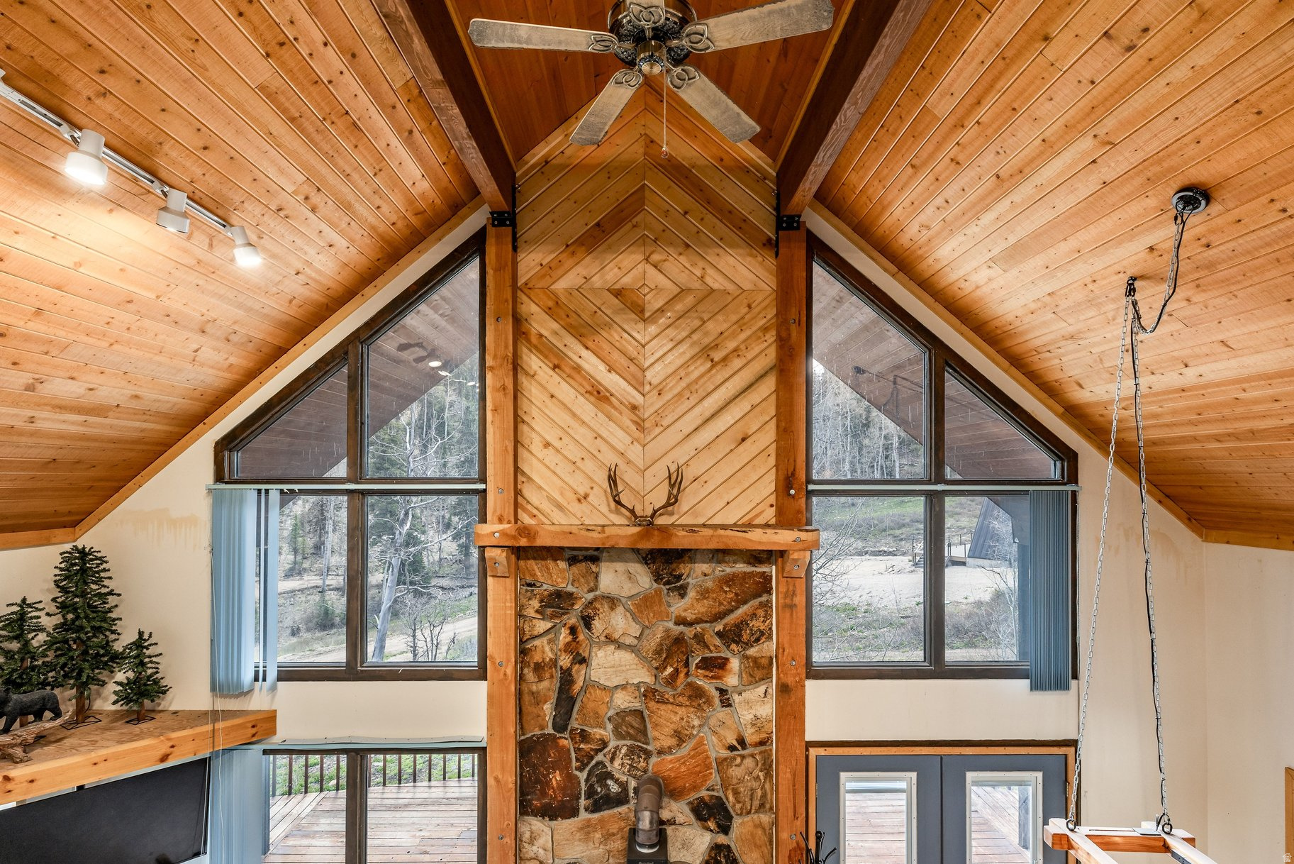 PINE MEADOW RANCH - Residential