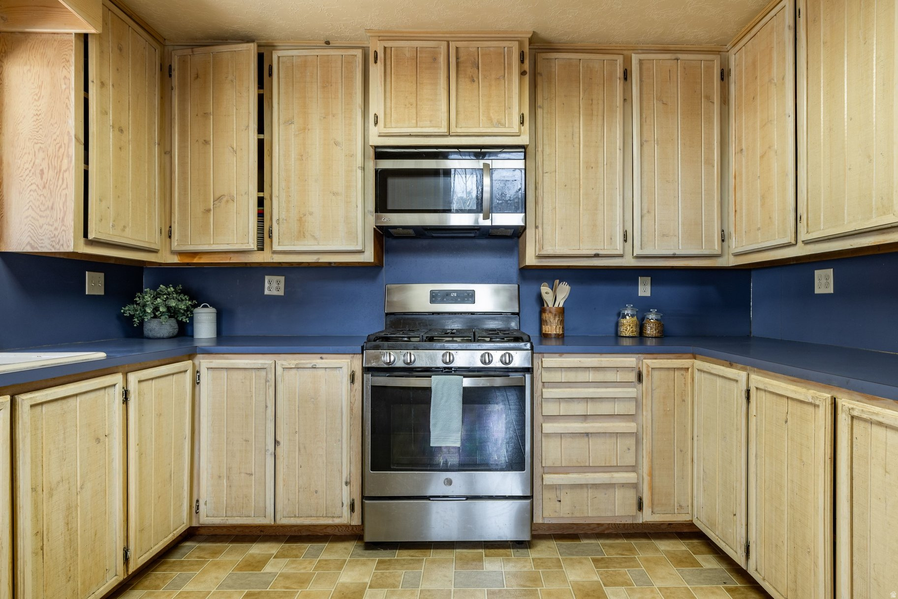 PINE MEADOW RANCH - Residential