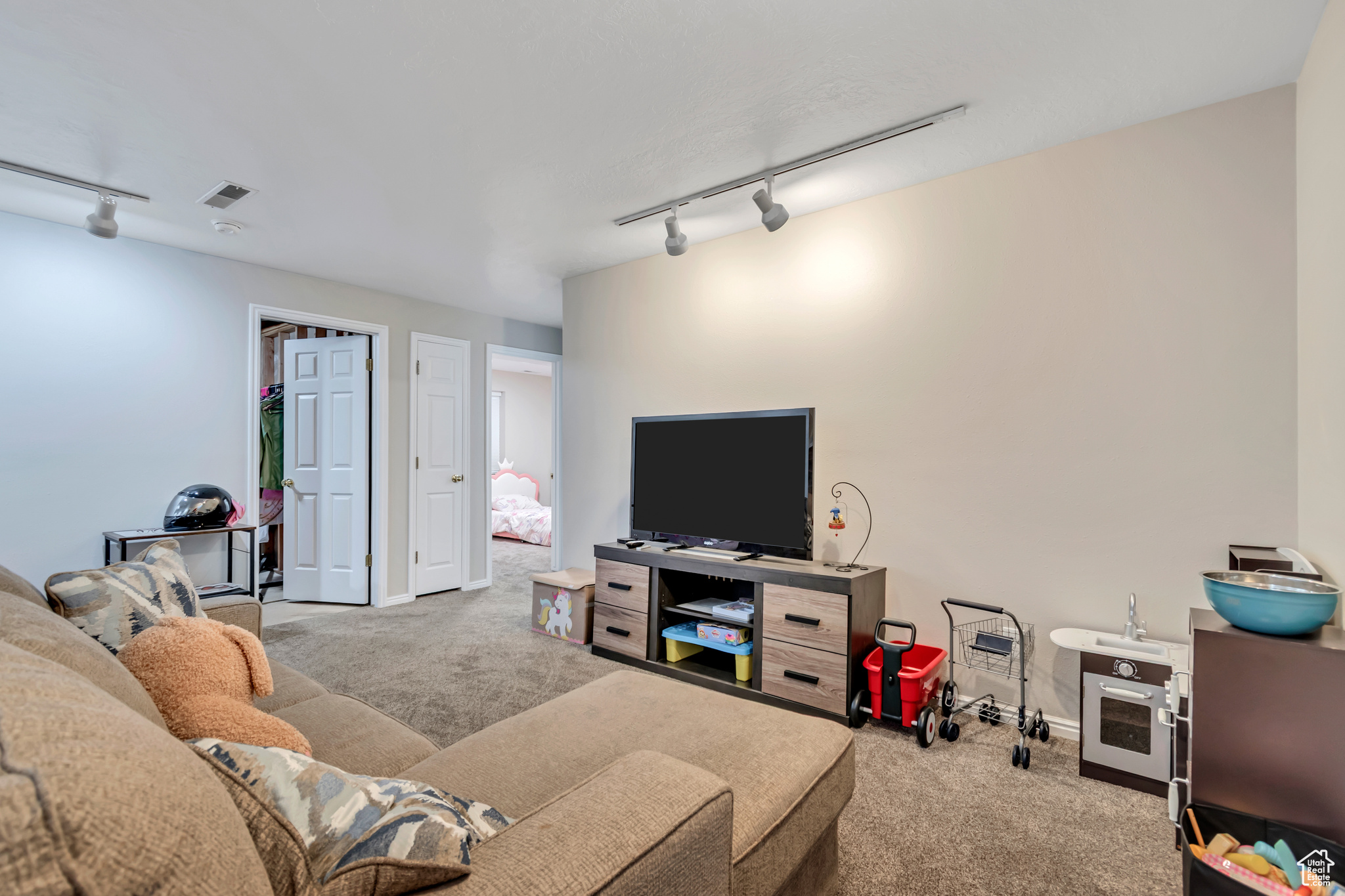 SOUTHGATE PARK - Residential