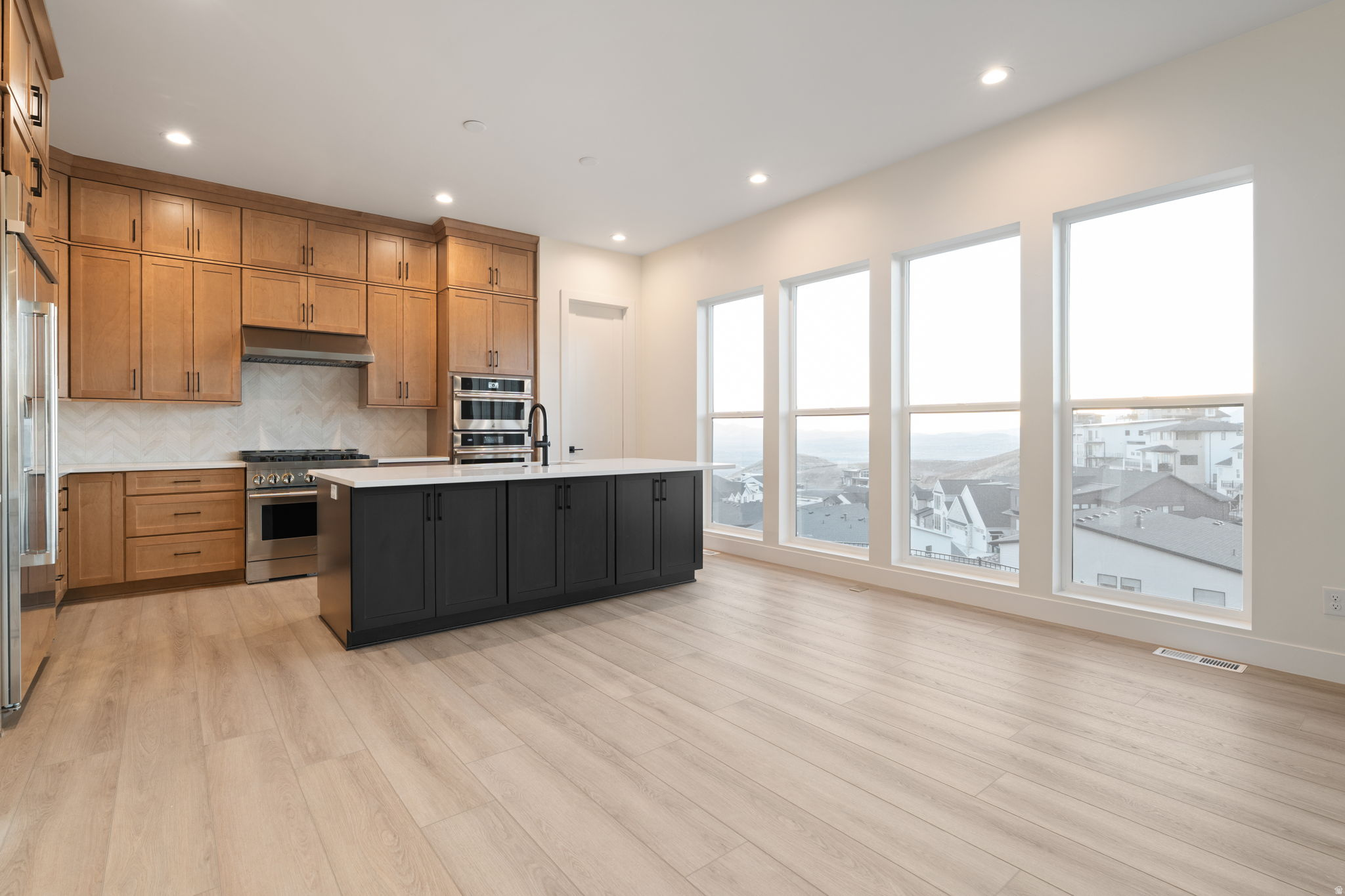 LAKEVIEW ESTATES - Residential