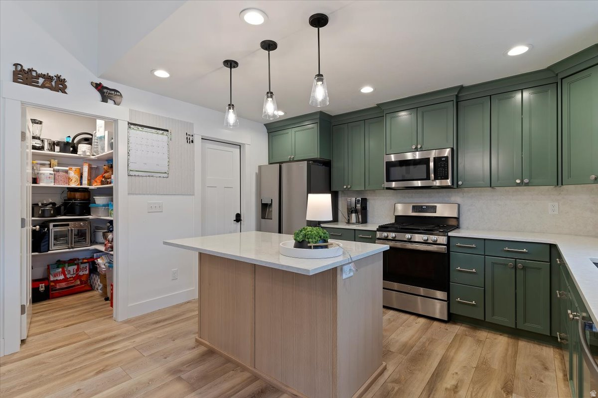 DAVIS CREEK ESTATES - Residential