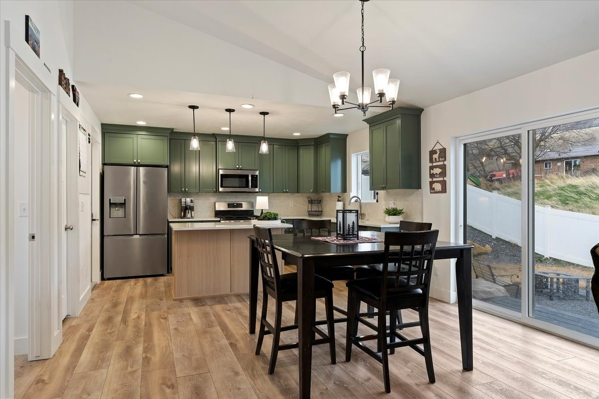 DAVIS CREEK ESTATES - Residential