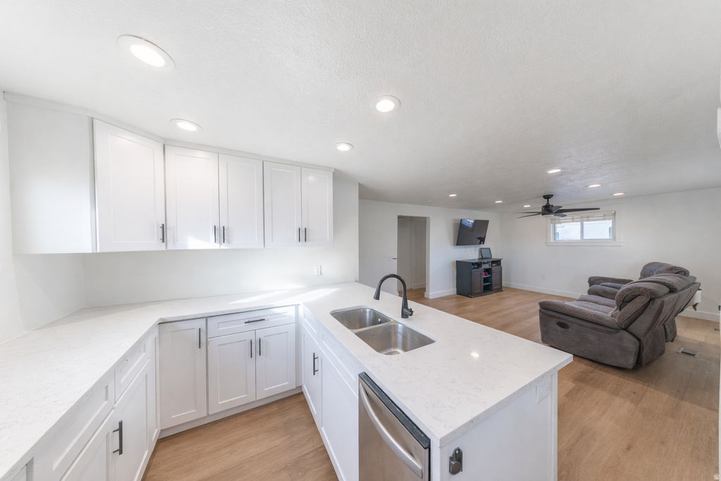 Photo of 908 S 550 E, Clearfield, UT 84015 (MLS # 2131379)
