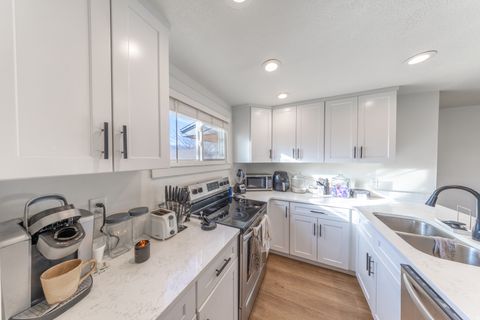 Tiny photo for 908 S 550 E, Clearfield, UT 84015 (MLS # 2131379)