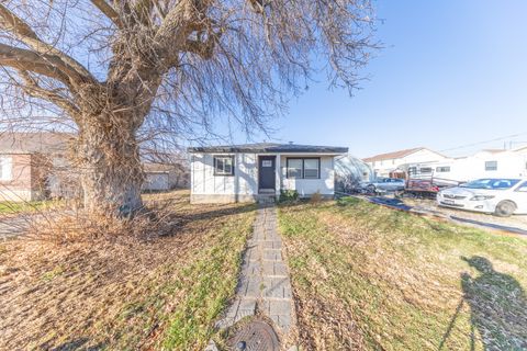 Tiny photo for 908 S 550 E, Clearfield, UT 84015 (MLS # 2131379)