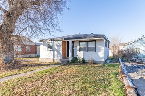 Photo of 908 S 550 E, Clearfield, UT 84015 (MLS # 2131379)