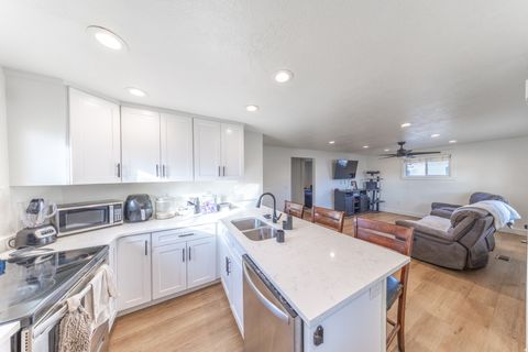 Tiny photo for 908 S 550 E, Clearfield, UT 84015 (MLS # 2131379)