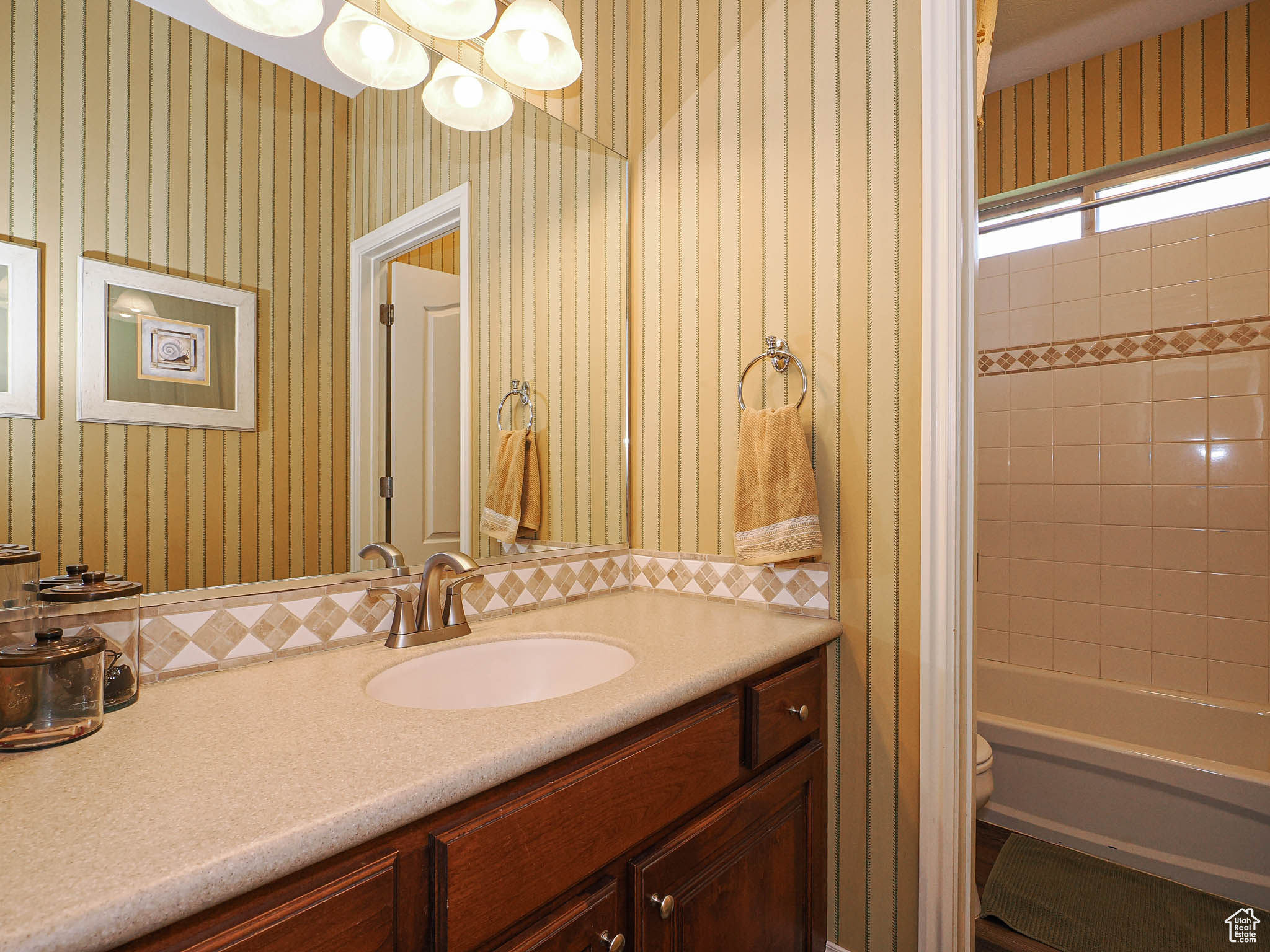 CASTLEWOOD - Residential