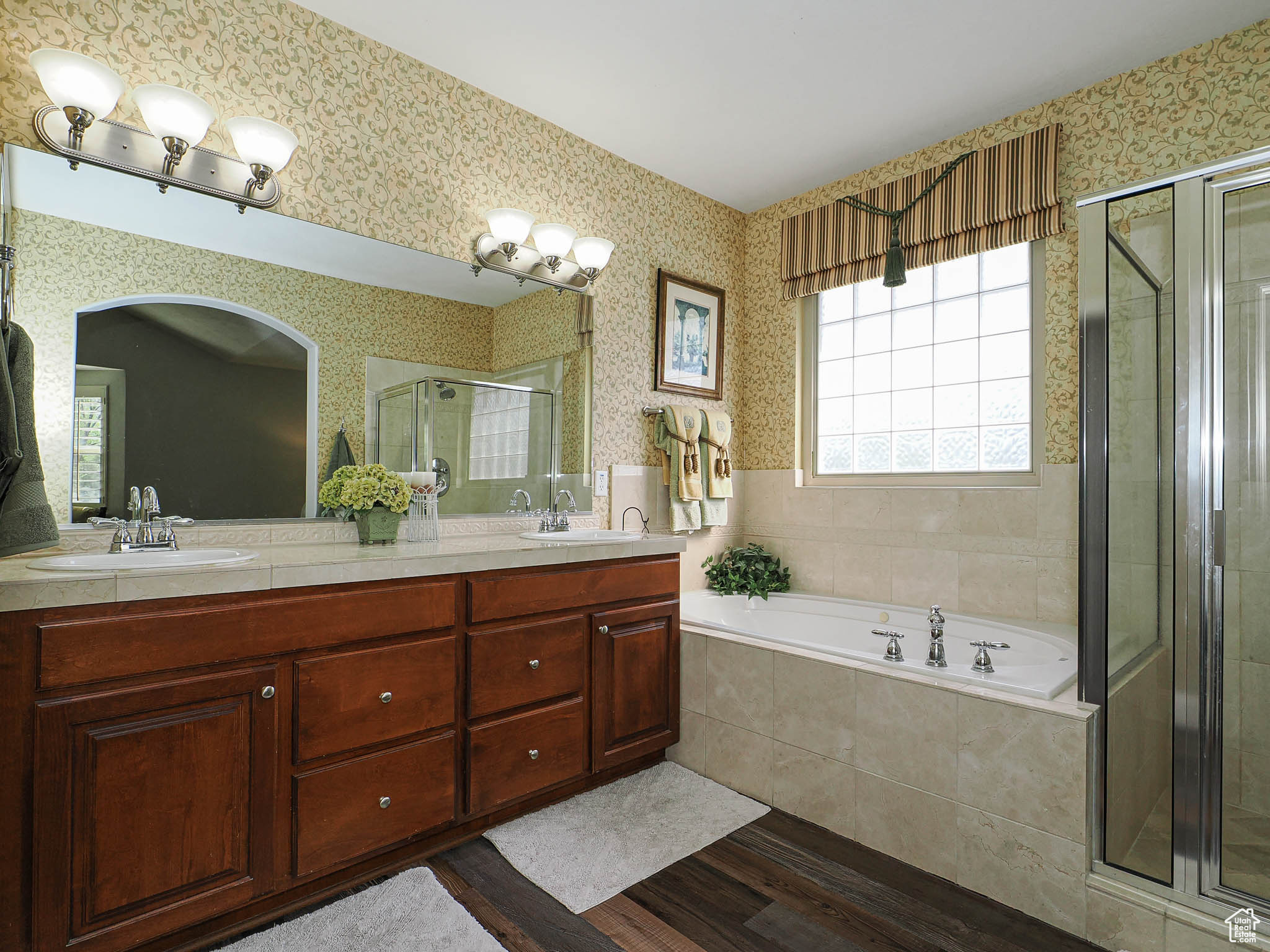 CASTLEWOOD - Residential