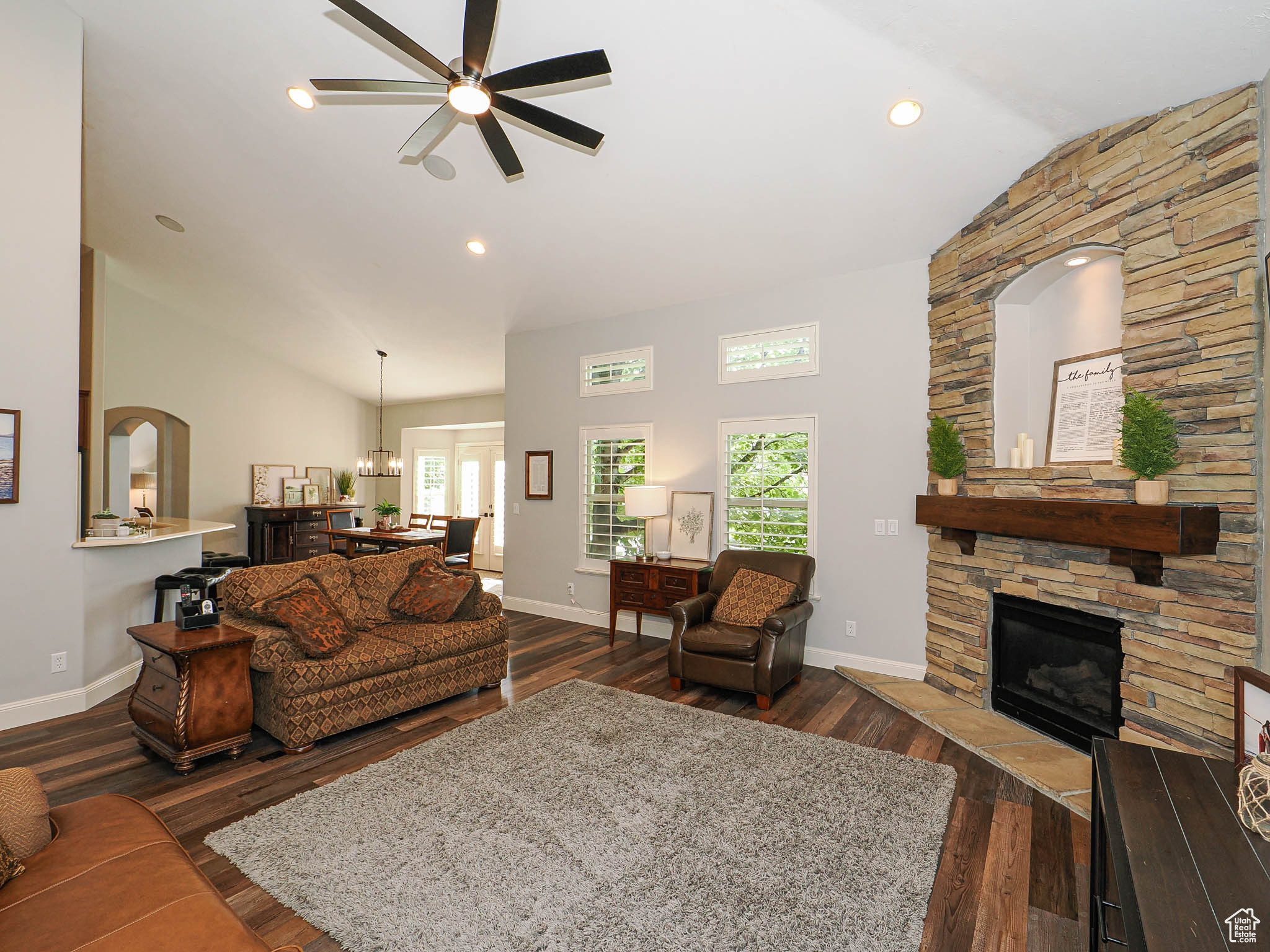CASTLEWOOD - Residential