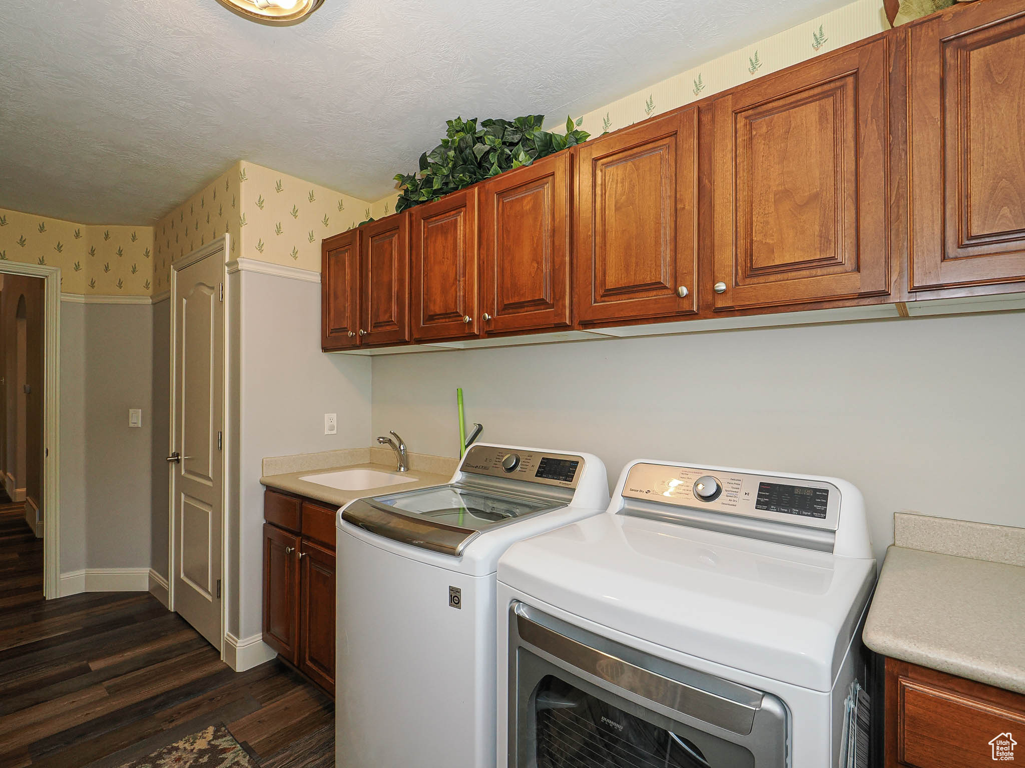 CASTLEWOOD - Residential