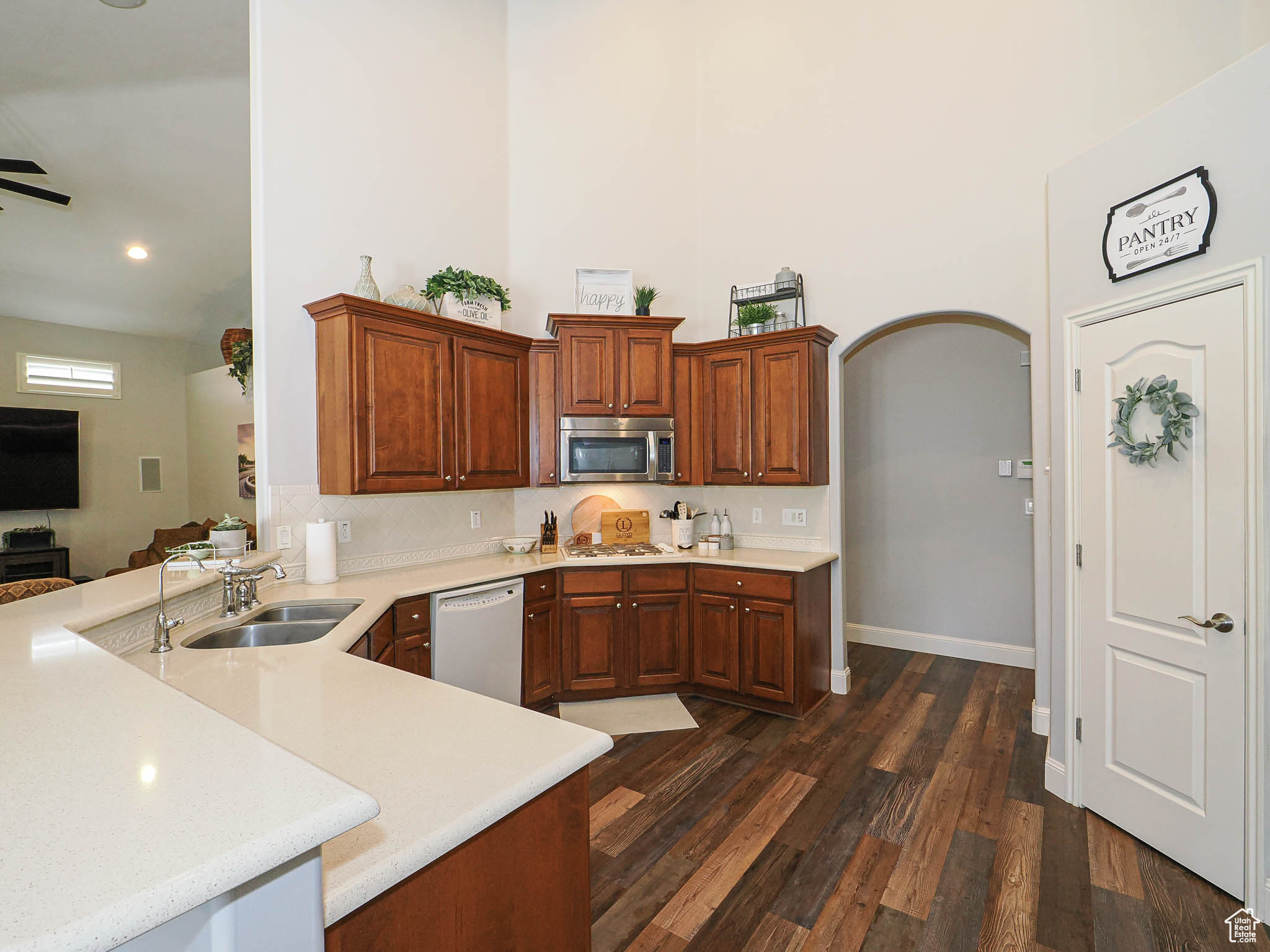 CASTLEWOOD - Residential