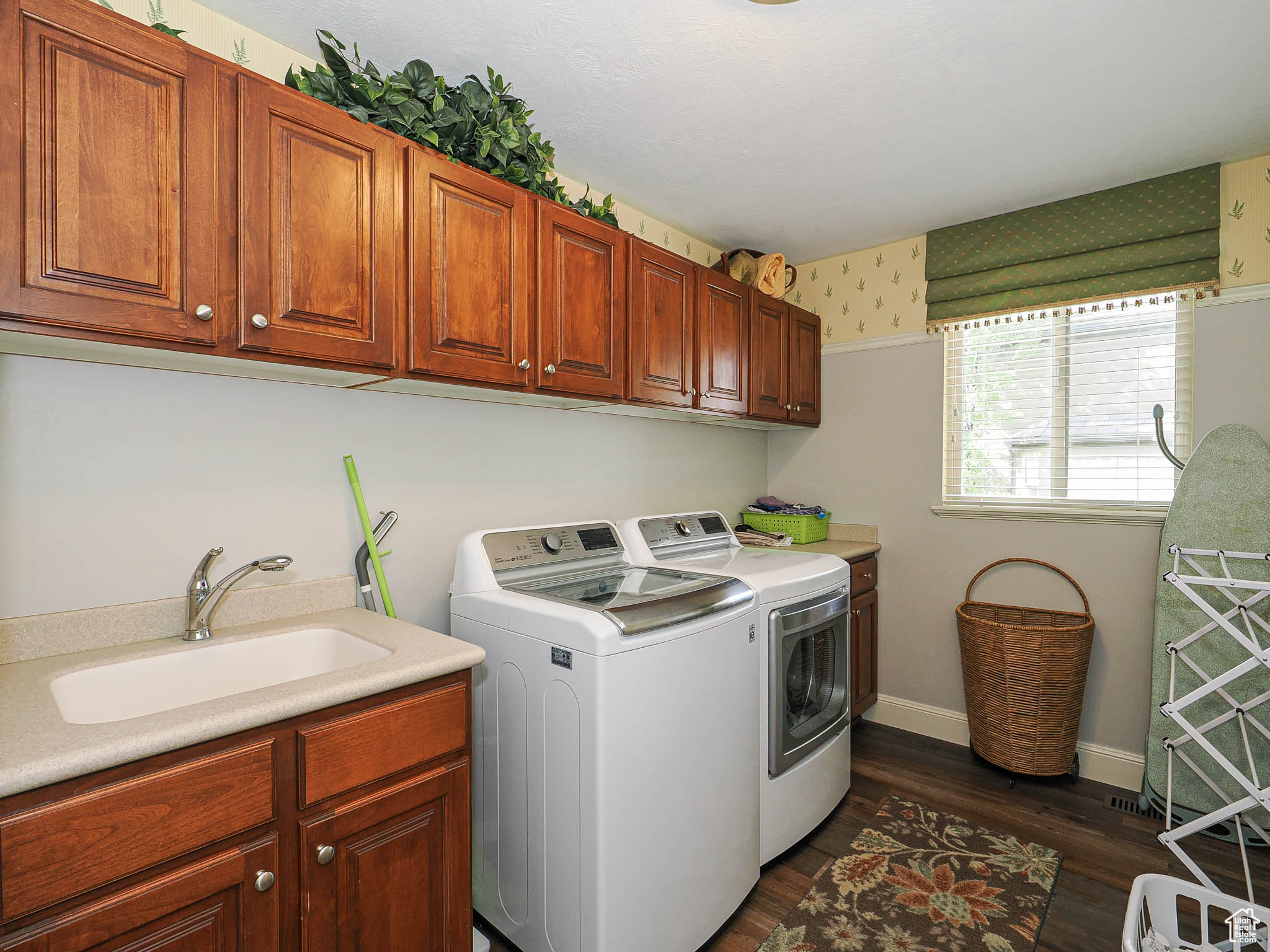 CASTLEWOOD - Residential