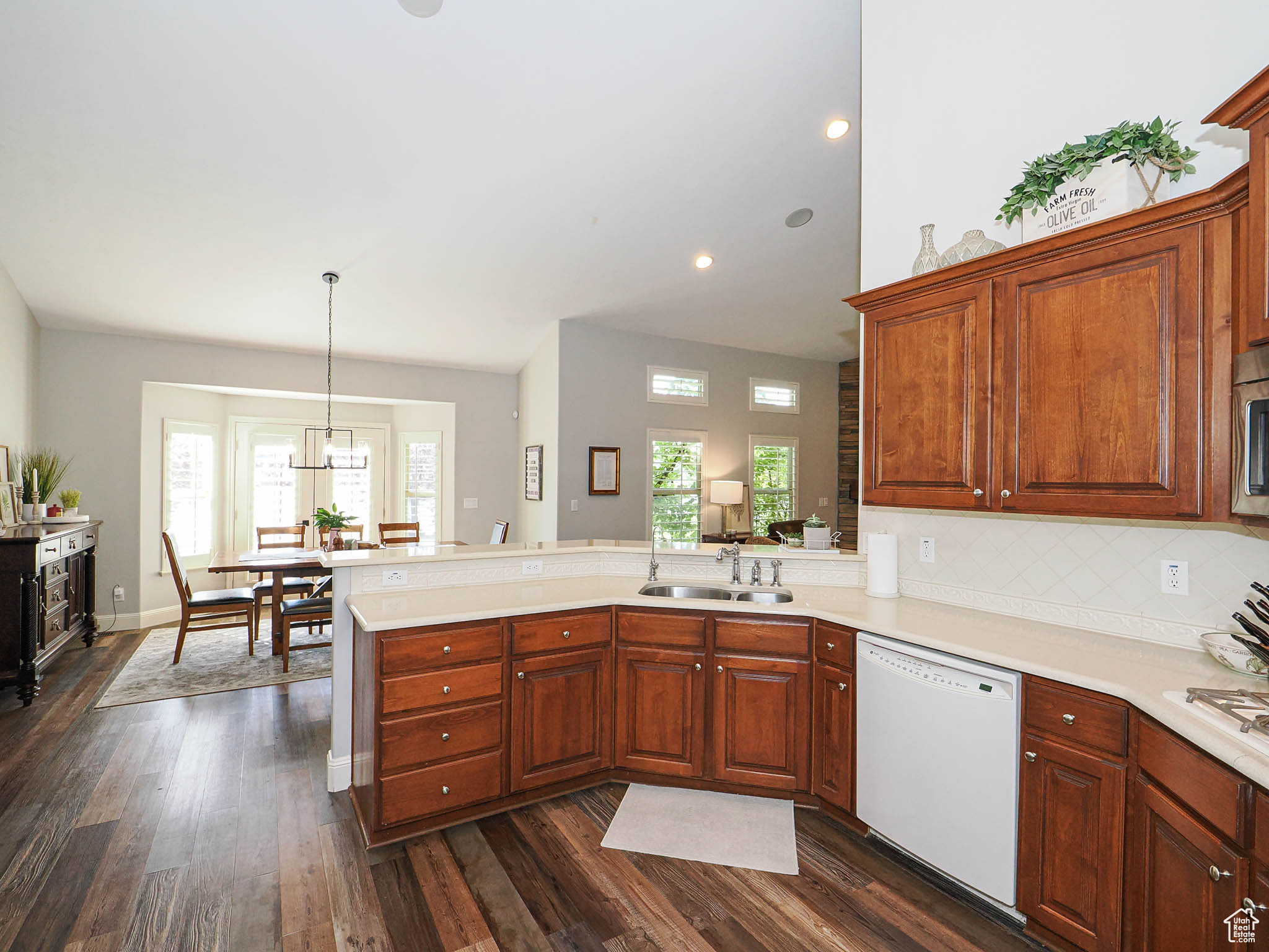 CASTLEWOOD - Residential
