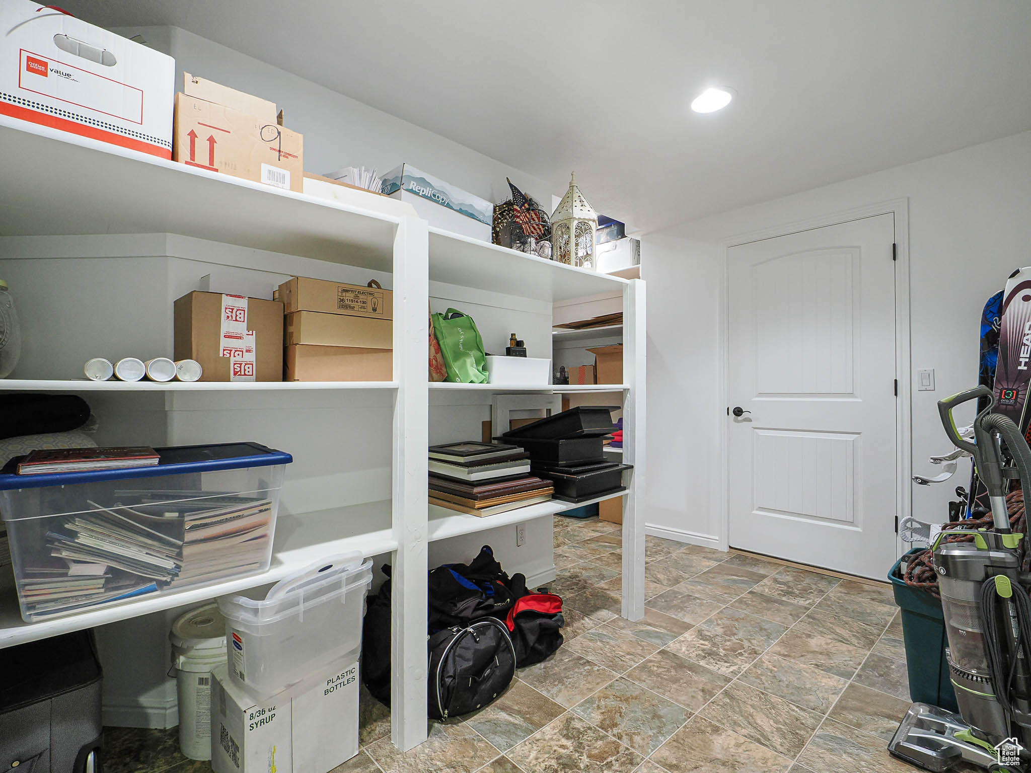 CASTLEWOOD - Residential