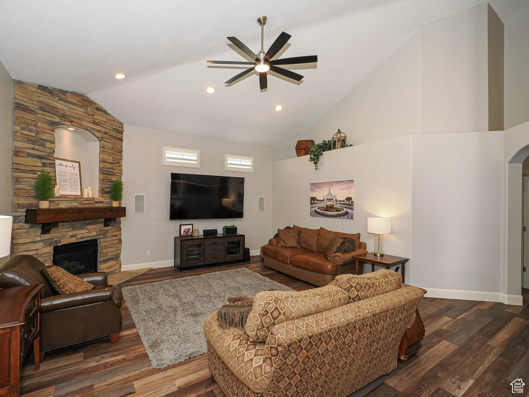 CASTLEWOOD - Residential