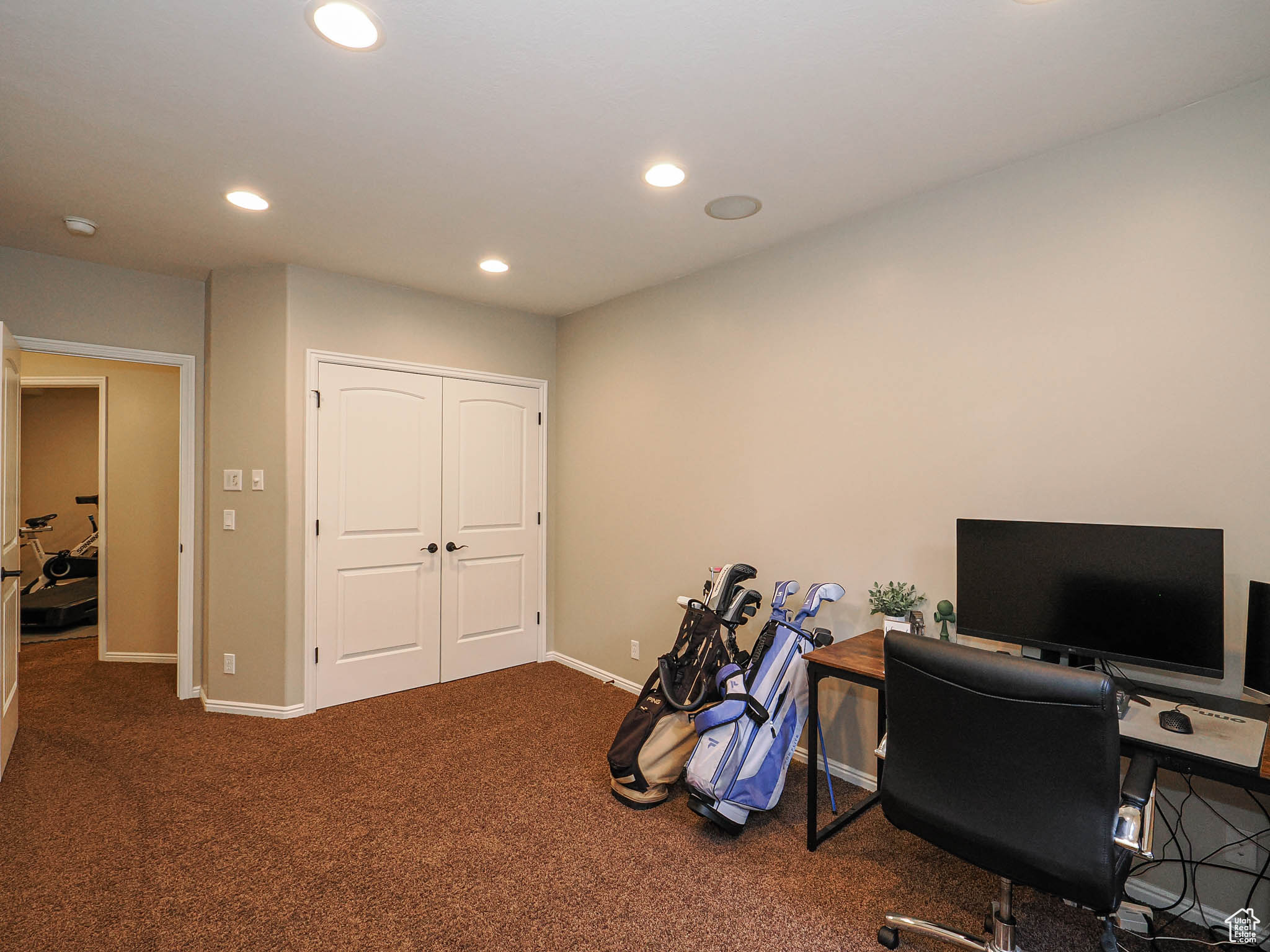 CASTLEWOOD - Residential