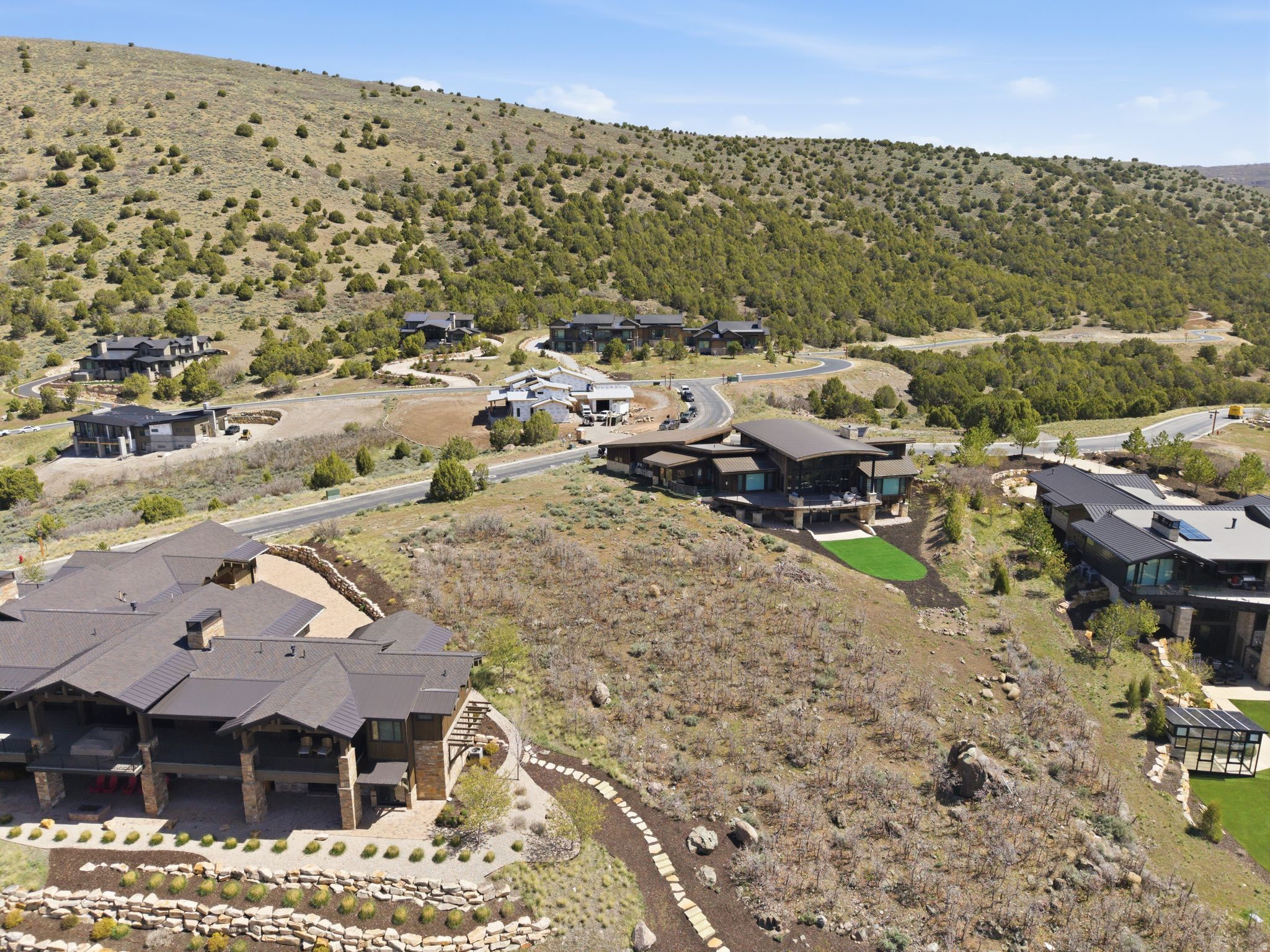 RED LEDGES - Land