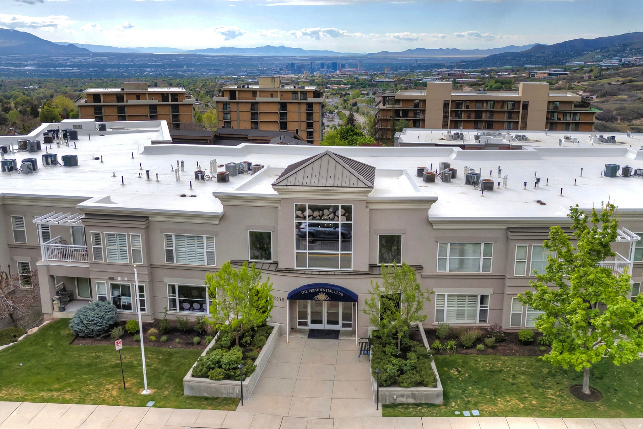 PRESIDENTIAL CLUB - Residential