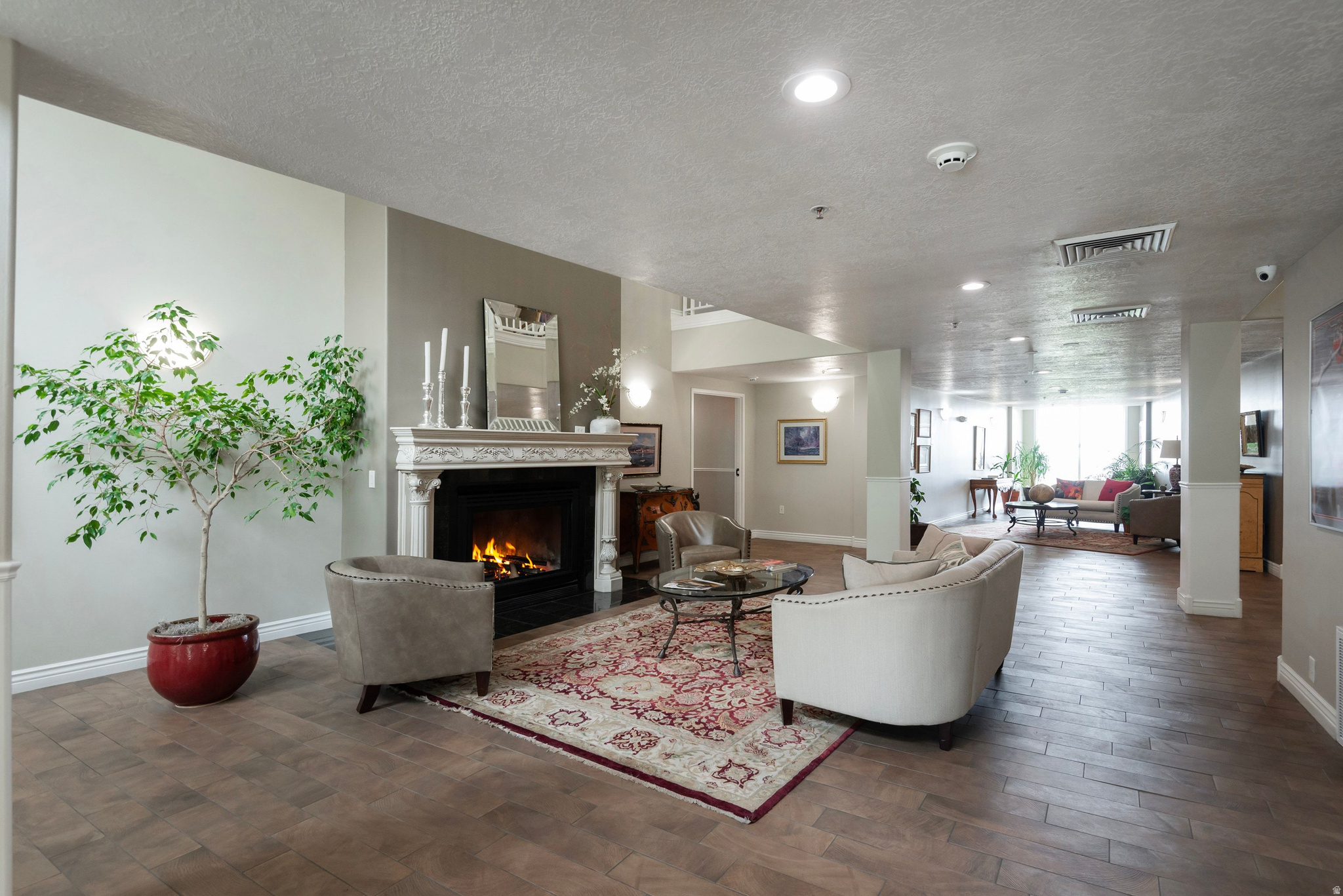 PRESIDENTIAL CLUB - Residential