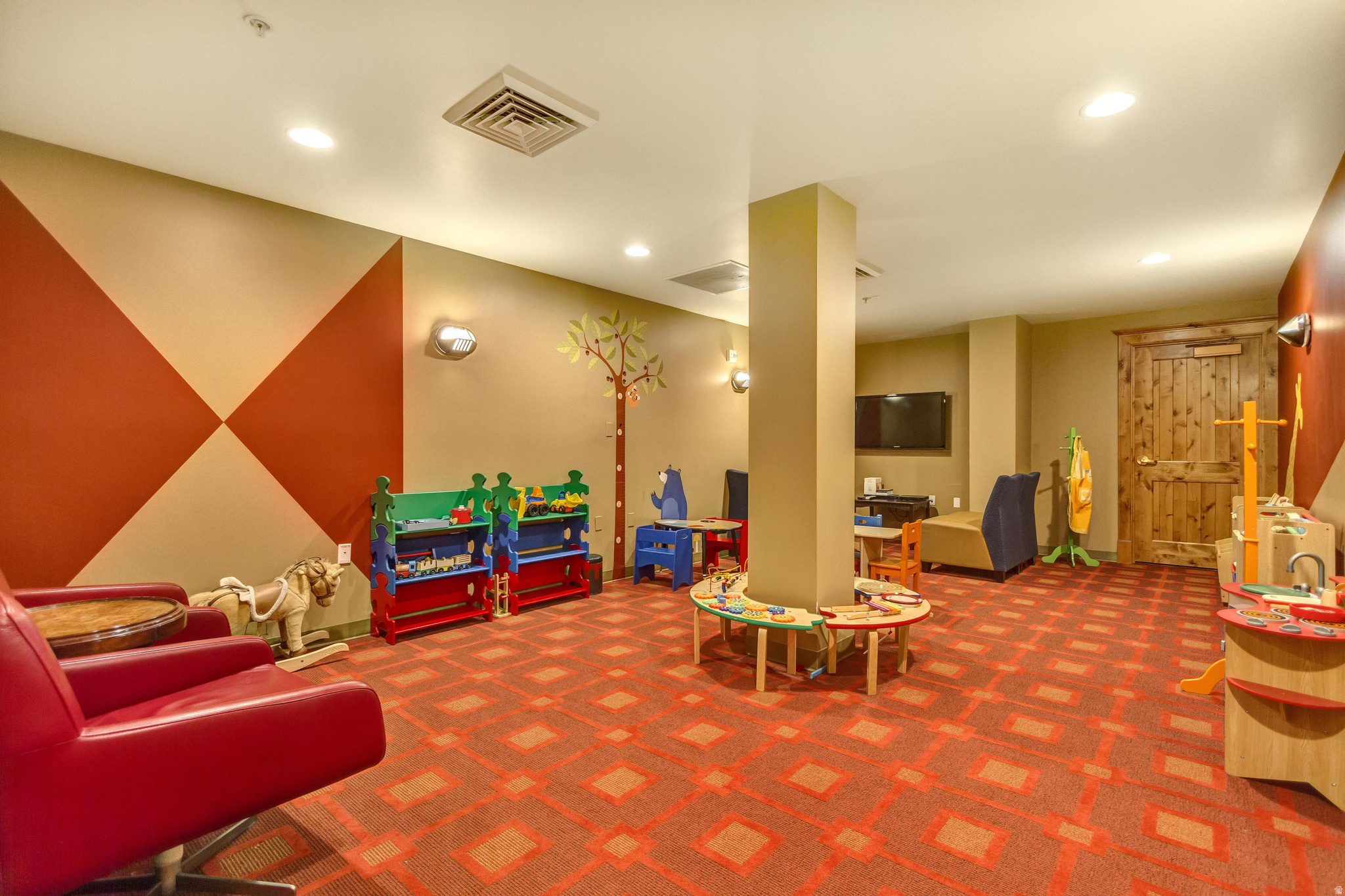 THE RESIDENTS AT THE CHATEAUX - Residential