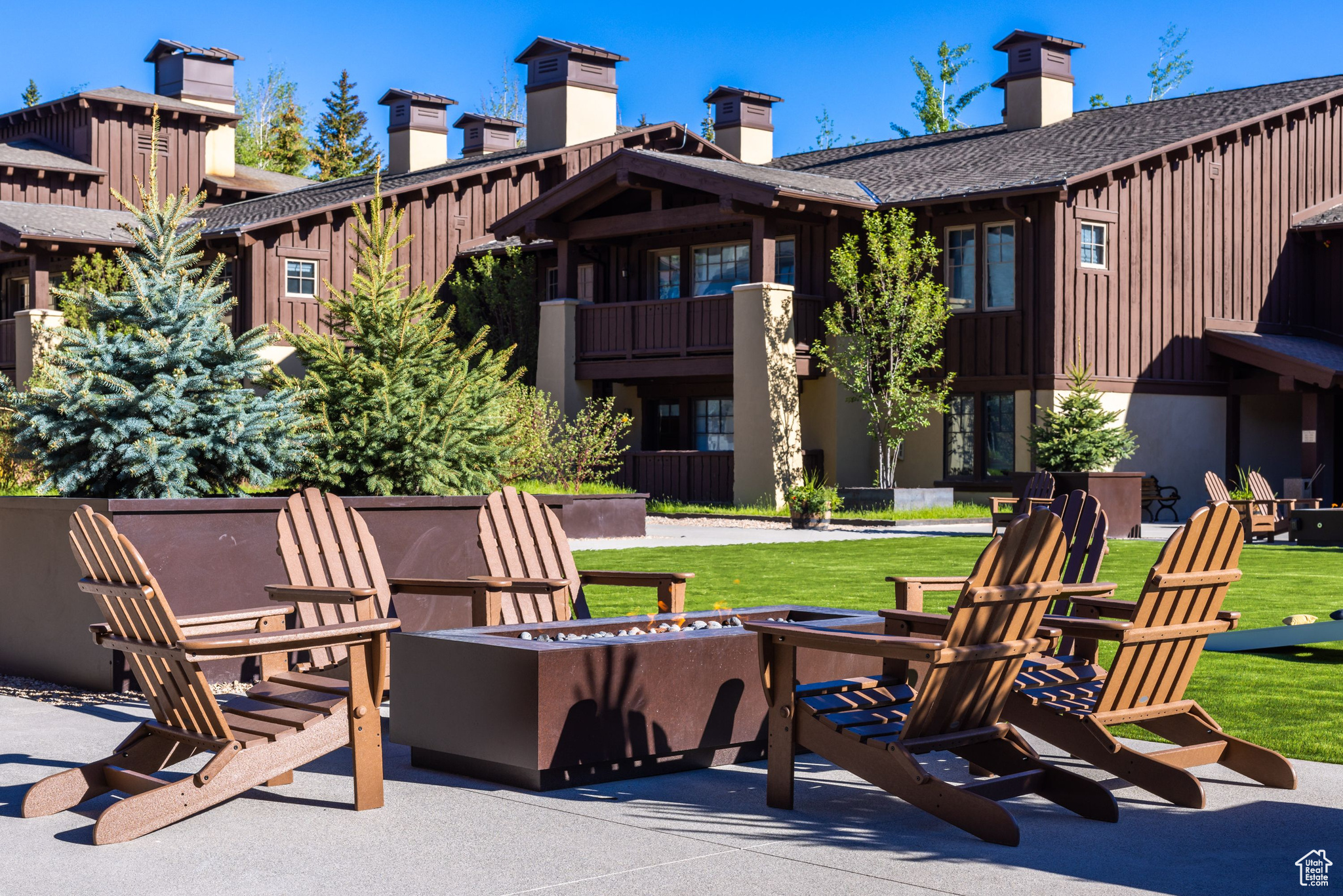 THE RESIDENTS AT THE CHATEAUX - Residential