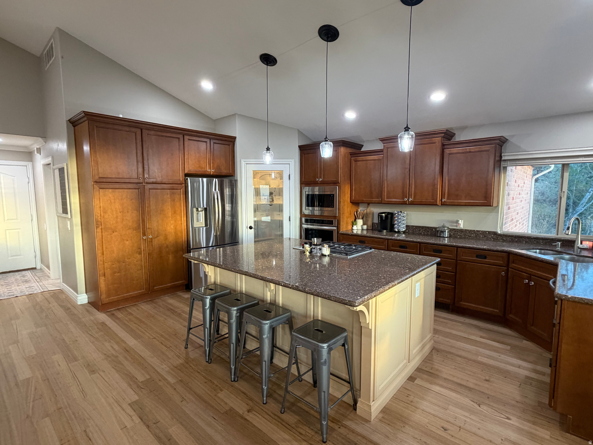 BRIDLEWOOD ESTATES - Residential