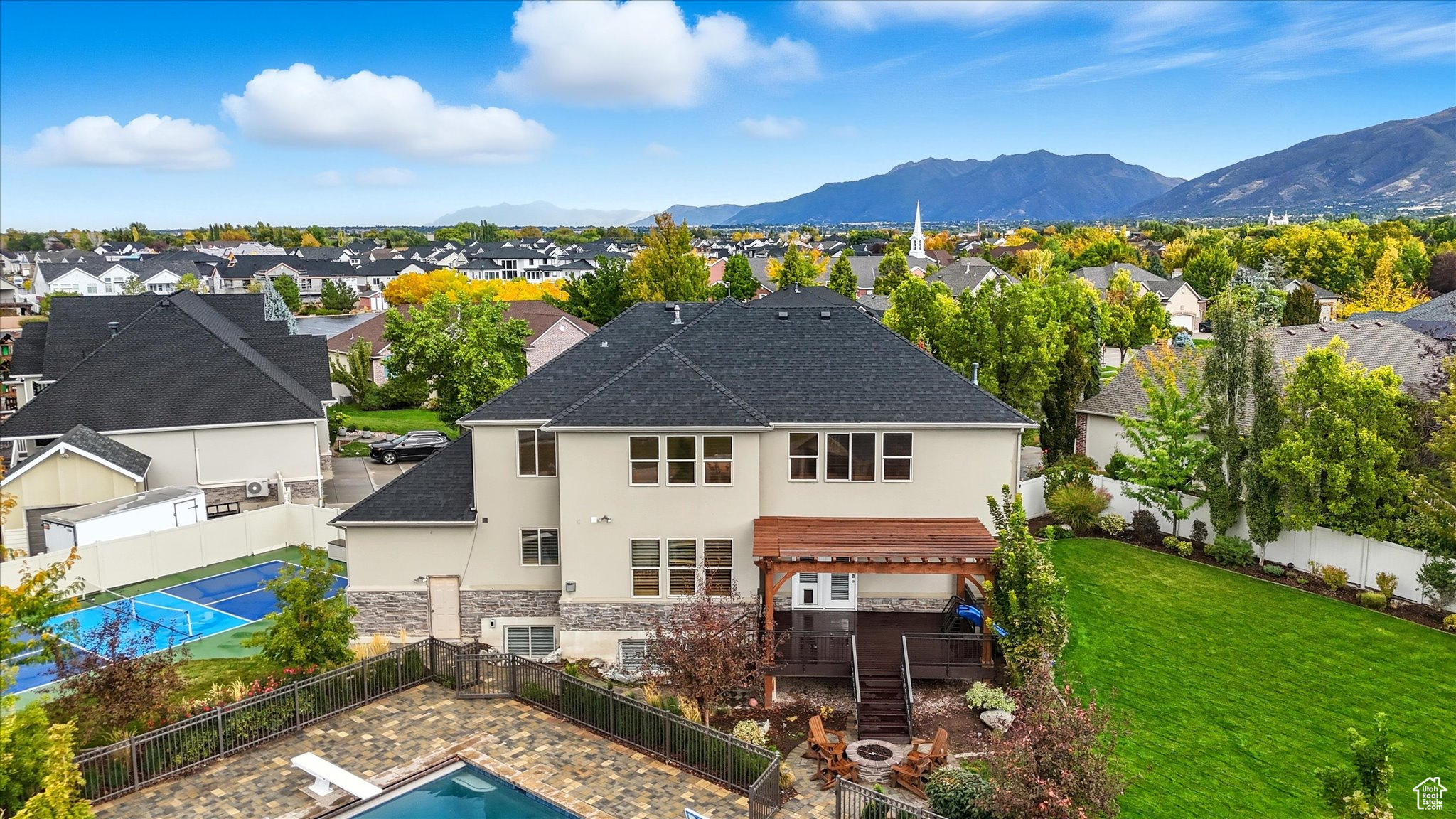 MOUNTAIN VISTAS - Residential