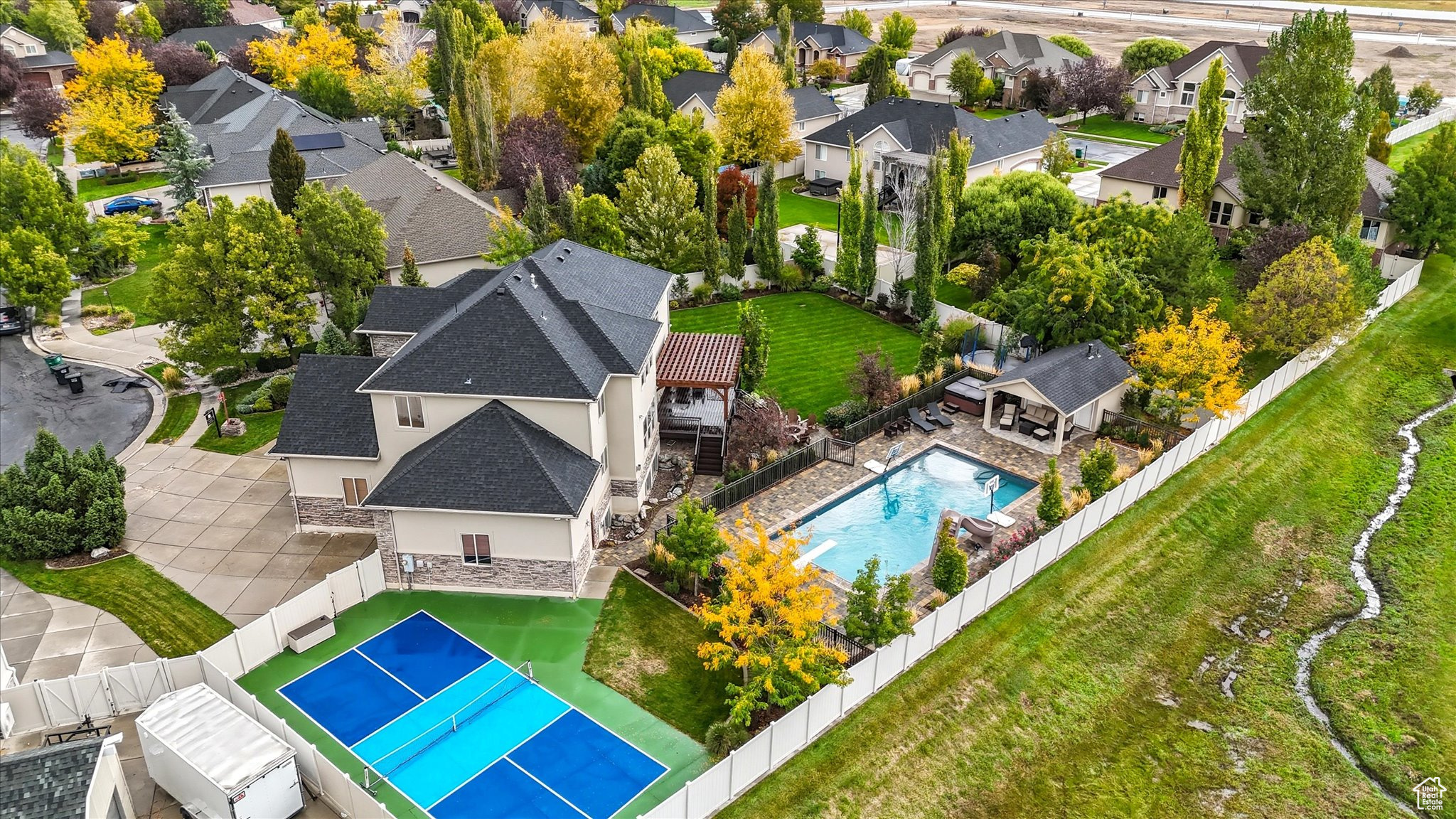 MOUNTAIN VISTAS - Residential